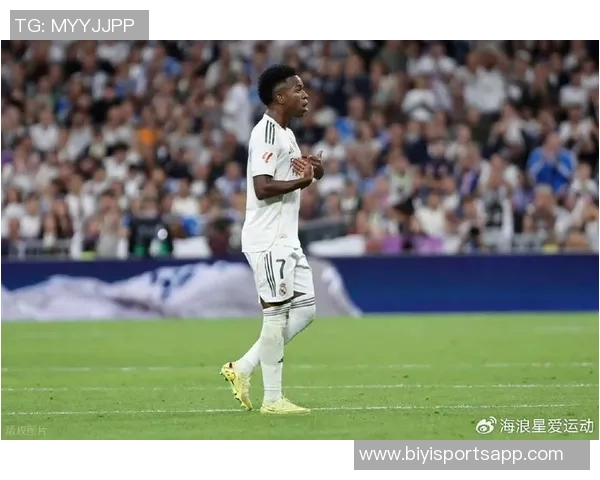 维尼修斯与阿隆索亲密互动缓解皇马更衣室紧张气氛