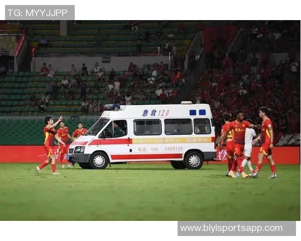 中甲激战引发重伤阿萨莫阿颈椎骨折黄威腓骨骨折悲剧发生 中甲激战引发重伤阿萨莫阿颈椎骨折黄威腓骨骨折悲剧发生