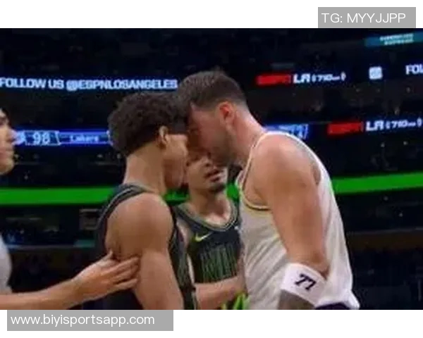 新秀费尔斯背靠背遭遇三次技术犯规罚款六千美元引发热议 新秀费尔斯背靠背遭遇三次技术犯规罚款六千美元引发热议