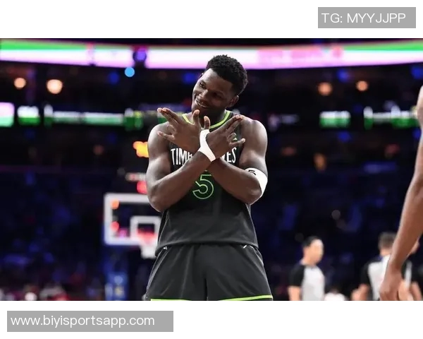 爱德华兹第三节狂轰21分全场最高35分助球队取得胜利表现惊艳