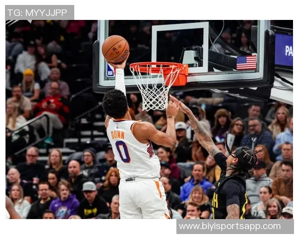 布克追身三分命中却遭裁判无视3加1机会球队分差扩大至20分以上