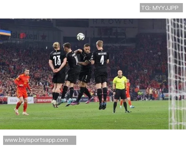 奥多贝尔精准传中特尔头球击中横梁险些破门